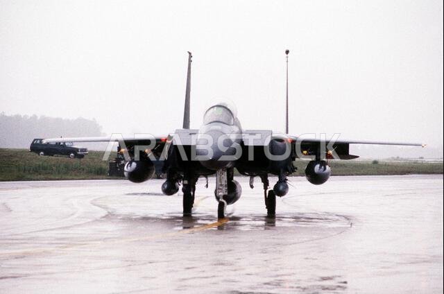 An F-15E Eagle aircraft of the 4th Tactical Fighter Wing taxis on the runway as it prepares to deploy to Saudi Arabia in support of Operation Desert Shield. The aircraft is equipped with AIM-9 Sidewinder missiles. Subject Operation/Series: DESERT SHIELD Base: Seymour Johnson Air Force Base State: North Carolina (NC) Country: United States Of America (USA)