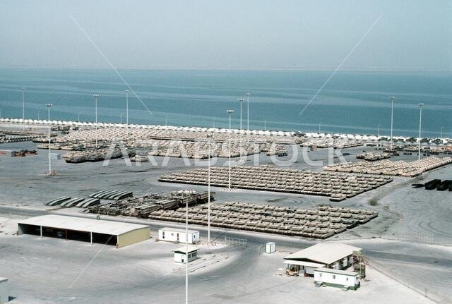 تُركنت المركبات المدرعة في منطقة انتظار استعداداً لإعادة نشرها في الولايات المتحدة في أعقاب عملية عاصفة الصحراء. العملية/السلسلة: عاصفة الصحراء. الدولة: المملكة العربية السعودية.