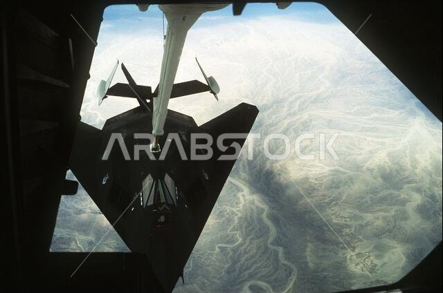 A 37th Tactical Fighter Wing F-117A Stealth fighter aircraft refuels from a 22nd Air Refueling Wing KC-10 Extender aircraft during Operation Desert Shield. The F-117A is en route to Saudi Arabia.. Subject Operation/Series: DESERT SHIELD Country: Unknown