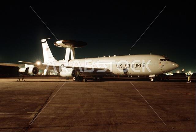 An E-3A Sentry aircraft is serviced on the flight line during Operation Desert Shield. Subject Operation/Series: DESERT SHIELD Country: Saudi Arabia (SAU)