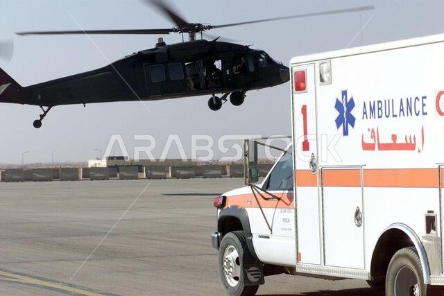 تشارك مروحية من طراز UH-60 بلاك هوك تابعة للجيش الأمريكي، من السرية الطبية 571 في فورت كارسون، كولورادو، في تدريب على الإخلاء الطبي في قاعدة الأمير سلطان الجوية بالمملكة العربية السعودية. وتُعدّ السرية 571 جزءًا من قوات التحالف المشاركة في عملية "المراقبة الجنوبية"، وهي عملية عسكرية تهدف إلى فرض منطقة حظر الطيران والقيادة في جنوب العراق. الموضوع: عملية/سلسلة: المراقبة الجنوبية، القاعدة: قاعدة الأمير سلطان الجوية، الدولة: المملكة العربية السعودية.