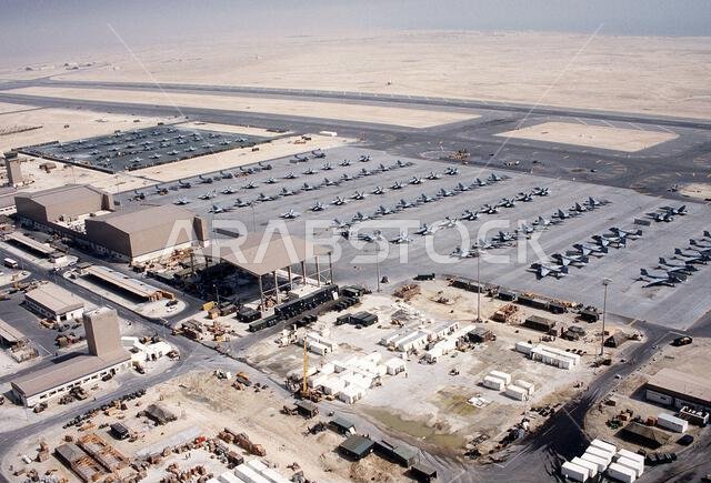 تصطف طائرات متنوعة في ساحة انتظار الطائرات التابعة للجناح الجوي البحري الثالث، والتي شُيّدت خلال عملية عاصفة الصحراء. موضوع العملية/السلسلة: عاصفة الصحراء. الدولة: المملكة العربية السعودية. تصطف طائرات متنوعة في ساحة انتظار الطائرات التابعة للجناح الجوي البحري الثالث، والتي شُيّدت خلال عملية عاصفة الصحراء. موضوع العملية/السلسلة: عاصفة الصحراء. الدولة: المملكة العربية السعودية.