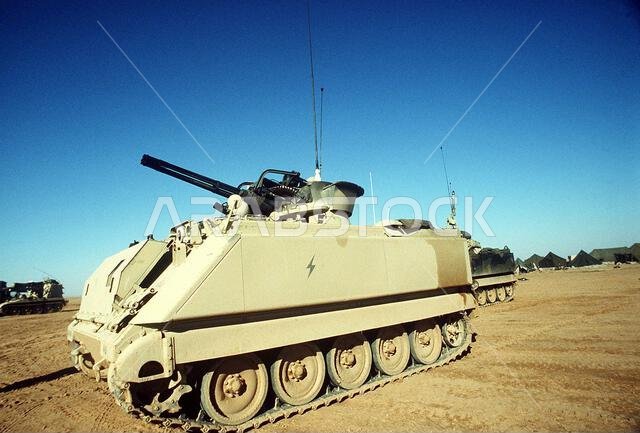 مدفع فولكان M-163A1 المضاد للطائرات عيار 20 ملم جاهز للمعركة خلال عملية عاصفة الصحراء. العملية/السلسلة: عاصفة الصحراء. الدولة: المملكة العربية السعودية.