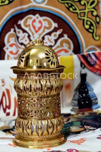 فانوس رمضان أو مصباح رمضان هو احتفال بهيج بأيام الصيام في الدول العربية والإسلامية، وهي أيام صيام مقدسة في الدين الإسلامي.
