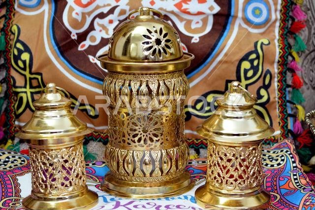 فانوس رمضان أو مصباح رمضان هو احتفال بهيج بأيام الصيام في الدول العربية والإسلامية، وهي أيام صيام مقدسة في الدين الإسلامي.