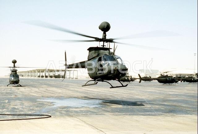 تستعد مروحية من طراز OH-58D كايوا واريور للهبوط، بينما تقف مروحية أخرى من نفس الطراز على مدرج الطيران في الخلفية، وذلك خلال عملية درع الصحراء. وتقف مروحيات من طراز OH-58A كايوا على اليمين. الموضوع: عملية درع الصحراء، الدولة: المملكة العربية السعودية. تستعد مروحية من طراز OH-58D كايوا واريور للهبوط، بينما تقف مروحية أخرى من نفس الطراز على مدرج الطيران في الخلفية، وذلك خلال عملية درع الصحراء. وتقف مروحيات من طراز OH-58A كايوا على اليمين. الموضوع: عملية درع الصحراء، الدولة: المملكة العربية السعودية.