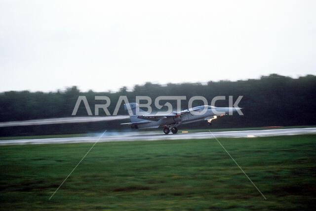 أقلعت طائرة من طراز EF-111A Raven تابعة للجناح المقاتل التكتيكي 366 متجهةً إلى المملكة العربية السعودية للمشاركة في عملية درع الصحراء. العملية/السلسلة: درع الصحراء. الدولة: غير معروفة.