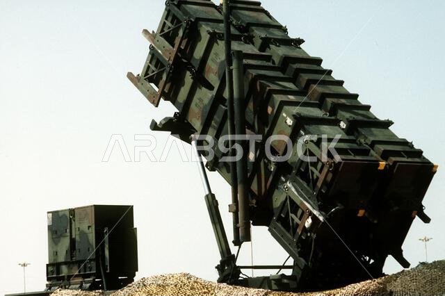 A view of a Patriot tactical air defense system missile launcher deployed during Operation Desert Shield. The launcher is assigned to the 7th Air Defense Artillery Brigade. Subject Operation/Series: DESERT SHIELD Country: Saudi Arabia (SAU)