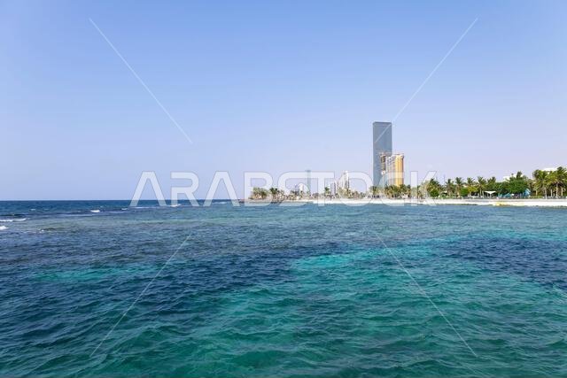 شاطئ جدة، المملكة العربية السعودية - إطلالة على كورنيش البحر الأحمر عند غروب الشمس، واجهة بحرية شاطئ جدة، المملكة العربية السعودية - إطلالة على كورنيش البحر الأحمر عند غروب الشمس، واجهة بحرية