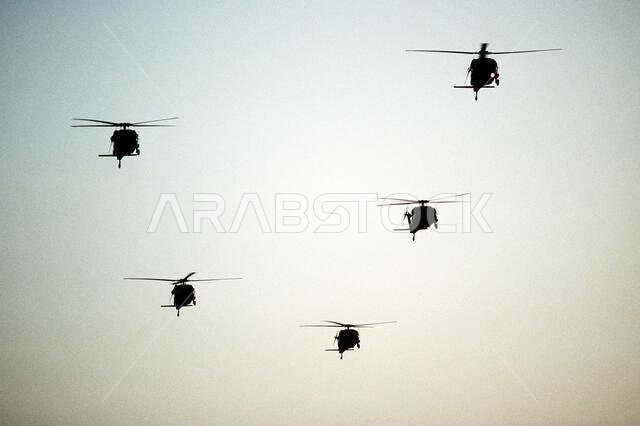 UH-60 Black Hawk (Blackhawk) helicopters fly in formation during Operation Desert Shield. Subject Operation/Series: DESERT SHIELD Country: Saudi Arabia (SAU) UH-60 Black Hawk (Blackhawk) helicopters fly in formation during Operation Desert Shield. Subject Operation/Series: DESERT SHIELD Country: Saudi Arabia (SAU)
