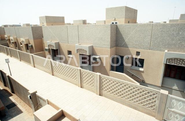 صورة خارجية لمساكن استخدمها بعض الأفراد العسكريين المنتدبين إلى المملكة العربية السعودية خلال عملية درع الصحراء. موضوع العملية/السلسلة: درع الصحراء. الدولة: المملكة العربية السعودية. صورة خارجية لمساكن استخدمها بعض الأفراد العسكريين المنتدبين إلى المملكة العربية السعودية خلال عملية درع الصحراء. موضوع العملية/السلسلة: درع الصحراء. الدولة: المملكة العربية السعودية.