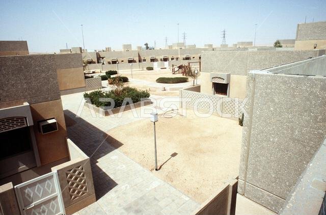صورة خارجية لمساكن استخدمها بعض الأفراد العسكريين المنتدبين إلى المملكة العربية السعودية خلال عملية درع الصحراء. موضوع العملية/السلسلة: درع الصحراء. الدولة: المملكة العربية السعودية. صورة خارجية لمساكن استخدمها بعض الأفراد العسكريين المنتدبين إلى المملكة العربية السعودية خلال عملية درع الصحراء. موضوع العملية/السلسلة: درع الصحراء. الدولة: المملكة العربية السعودية.