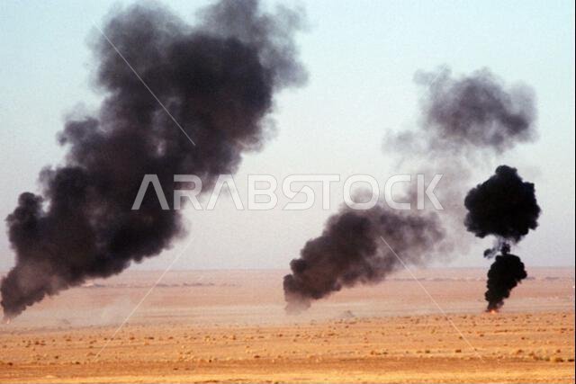يتصاعد الدخان من عرض بالذخيرة الحية أجرته اللواء المدرعة العشرون التابعة للقوات البرية الملكية السعودية خلال عملية درع الصحراء. موضوع العملية/السلسلة: درع الصحراء، الدولة: المملكة العربية السعودية. يتصاعد الدخان من عرض بالذخيرة الحية أجرته اللواء المدرعة العشرون التابعة للقوات البرية الملكية السعودية خلال عملية درع الصحراء. موضوع العملية/السلسلة: درع الصحراء، الدولة: المملكة العربية السعودية.