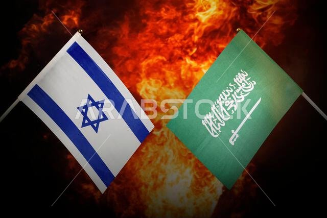 أعلام السعودية وإسرائيل والولايات المتحدة الأمريكية على خلفية انفجار هائل. مفهوم العداء والحرب بين الدول. توترات سياسية. أعلام السعودية وإسرائيل والولايات المتحدة الأمريكية على خلفية انفجار هائل. مفهوم العداء والحرب بين الدول. توترات سياسية.