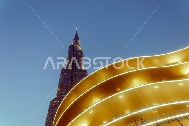 صورة جمالية لبرج خلفية في إمارة دبي بدولة الإمارات العربية المتحدة ، معالم سياحية مشهورة في الإمارات ، الفن الهندسي المعماري بالإمارات ، الأبراج وناطحات السحاب