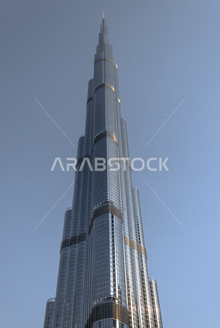 صورة جمالية لبرج خلفية في إمارة دبي بدولة الإمارات العربية المتحدة ، معالم سياحية مشهورة في الإمارات ، الفن الهندسي المعماري بالإمارات ، الأبراج وناطحات السحاب