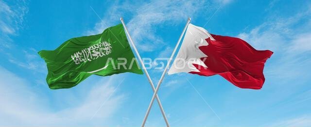 علمان متقاطعان، علم البحرين وعلم السعودية، يرفرفان في مهب الريح تحت سماء ملبدة بالغيوم. يرمز هذا العمل الفني إلى مفهوم العلاقة والحوار والسفر بين البلدين. رسم ثلاثي الأبعاد.