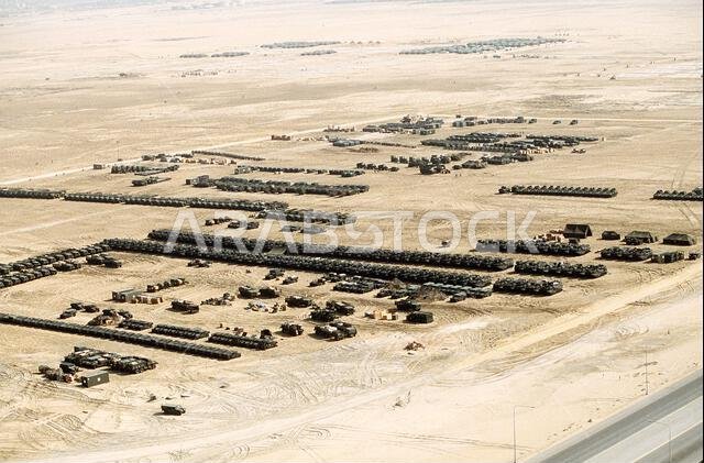 صورة جوية لموقف سيارات في معسكر قاعدة قوة المشاة البحرية الأولى (1 MEF) خلال عملية درع الصحراء. موضوع العملية/السلسلة: درع الصحراء، القاعدة: معسكر قاعدة قوة المشاة البحرية الأولى، الدولة: المملكة العربية السعودية. صورة جوية لموقف سيارات في معسكر قاعدة قوة المشاة البحرية الأولى (1 MEF) خلال عملية درع الصحراء. موضوع العملية/السلسلة: درع الصحراء، القاعدة: معسكر قاعدة قوة المشاة البحرية الأولى، الدولة: المملكة العربية السعودية.