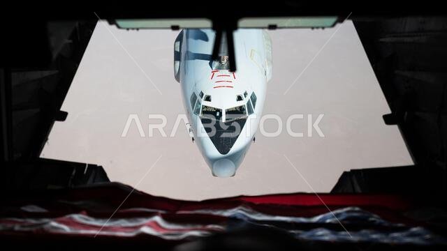 تتصل طائرة E-3 Sentry التابعة لسلاح الجو الأمريكي بطائرة KC-10 Extender للتزود بالوقود جواً فوق منطقة مسؤولية القيادة المركزية الأمريكية، في 7 أبريل 2022. طائرة KC-10 هي طائرة تزويد بالوقود وشحن متطورة توفر قدرة التزود بالوقود جواً ذات المدى العالمي للقوات الجوية التاسعة (القوات الجوية المركزية) لدعم طائرات الدول المشتركة والشريكة في جميع أنحاء منطقة مسؤولية القيادة المركزية الأمريكية. تتصل طائرة E-3 Sentry التابعة لسلاح الجو الأمريكي بطائرة KC-10 Extender للتزود بالوقود جواً فوق منطقة مسؤولية القيادة المركزية الأمريكية، في 7 أبريل 2022. طائرة KC-10 هي طائرة تزويد بالوقود وشحن متطورة توفر قدرة التزود بالوقود جواً ذات المدى العالمي للقوات الجوية التاسعة (القوات الجوية المركزية) لدعم طائرات الدول المشتركة والشريكة في جميع أنحاء منطقة مسؤولية القيادة المركزية الأمريكية.