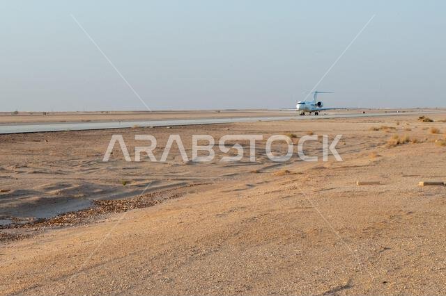 هبطت طائرة جديدة من طراز E-11A BACN تابعة لسلاح الجو الأمريكي في قاعدة الأمير سلطان الجوية بالمملكة العربية السعودية، في 16 ديسمبر 2022. تُعدّ هذه الطائرة أحدث إضافة إلى أسطول السرب 430 للاتصالات الإلكترونية الاستكشافية. تُعرف هذه الطائرة باسم "عقدة الاتصالات المحمولة جواً في ساحة المعركة" (BACN)، وهي تُوسّع نطاق قنوات الاتصال وتُحسّن التواصل بين الوحدات. (صورة من سلاح الجو الأمريكي، بعدسة الرقيب شانون بومان)