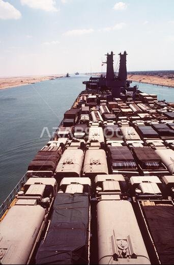 تعبر سفينة الشحن السريع للمركبات "يو إس إن إس ريغولوس" (T-AKR-292)، المحملة بالمعدات، قناة السويس متجهةً إلى المملكة العربية السعودية. وتقوم "ريغولوس" بنقل هذه المعدات لدعم عملية درع الصحراء. العملية/السلسلة: درع الصحراء. الدولة: مصر (EGY). تعبر سفينة الشحن السريع للمركبات "يو إس إن إس ريغولوس" (T-AKR-292)، المحملة بالمعدات، قناة السويس متجهةً إلى المملكة العربية السعودية. وتقوم "ريغولوس" بنقل هذه المعدات لدعم عملية درع الصحراء. العملية/السلسلة: درع الصحراء. الدولة: مصر (EGY).