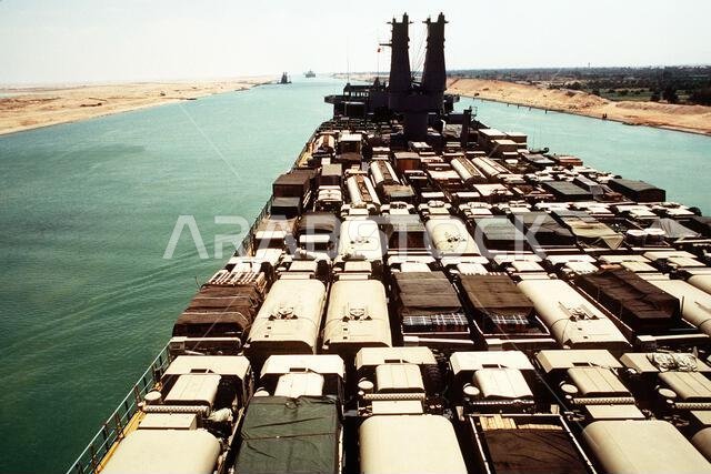تعبر سفينة الشحن السريع للمركبات التابعة للجيش الأمريكي، يو إس إن إس ريغولوس (T-AKR 292)، قناة السويس متجهةً إلى المملكة العربية السعودية. وتقوم ريغولوس بنقل المركبات لدعم عملية درع الصحراء. العملية/السلسلة: درع الصحراء، الدولة: مصر (EGY). تعبر سفينة الشحن السريع للمركبات التابعة للجيش الأمريكي، يو إس إن إس ريغولوس (T-AKR 292)، قناة السويس متجهةً إلى المملكة العربية السعودية. وتقوم ريغولوس بنقل المركبات لدعم عملية درع الصحراء. العملية/السلسلة: درع الصحراء، الدولة: مصر (EGY).