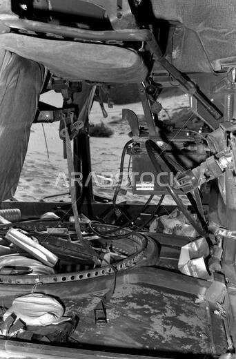 مقعد السائق في سيارة هامفي (HMMWV) متعددة الأغراض عالية الحركة من الداخل. الدولة: المملكة العربية السعودية (SAU)