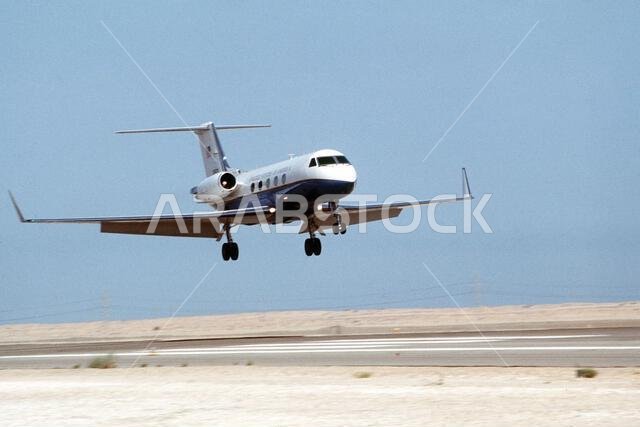 An Air Force C-20 Gulfstream III aircraft comes in for a landing at the city's airfield during Operation Desert Shield.. Subject Operation/Series: DESERT SHIELD Base: Jubail Country: Saudi Arabia(SAU) An Air Force C-20 Gulfstream III aircraft comes in for a landing at the city's airfield during Operation Desert Shield.. Subject Operation/Series: DESERT SHIELD Base: Jubail Country: Saudi Arabia(SAU)