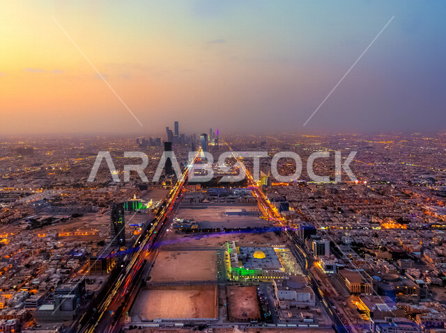 صورة إبداعية من الاعلى لمدينة الرياض ، الأبراج و ناطحات السحاب ، الفن الهندسي المعماري بالسعودية ، معالم سياحية مشهورة بالرياض في المملكة العربية السعودية ، طرق وشوارع الرياض ، السياحة في السعودية