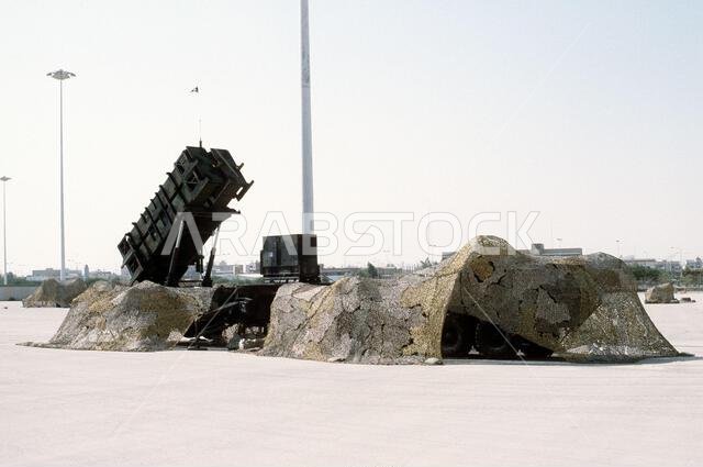 A partially camouflaged M-109 launching station for the MIM-104 Patriot missile stands ready for use during Operation Desert Shield. Subject Operation/Series: DESERT SHIELD Base: Jubail Country: Saudi Arabia (SAU) A partially camouflaged M-109 launching station for the MIM-104 Patriot missile stands ready for use during Operation Desert Shield. Subject Operation/Series: DESERT SHIELD Base: Jubail Country: Saudi Arabia (SAU)