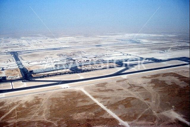 صورة جوية لجزء من قاعدة جوية خلال عملية درع الصحراء. موضوع العملية/السلسلة: درع الصحراء. الدولة: المملكة العربية السعودية.