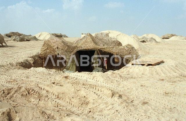 صورة لخيمة مغطاة بشبكة تمويه نُصبت في مركز العمليات القتالية التابع للفوج الثالث من مشاة البحرية، الفرقة الأولى من مشاة البحرية، خلال عملية درع الصحراء. الموضوع: عملية/سلسلة: درع الصحراء. الدولة: المملكة العربية السعودية. صورة لخيمة مغطاة بشبكة تمويه نُصبت في مركز العمليات القتالية التابع للفوج الثالث من مشاة البحرية، الفرقة الأولى من مشاة البحرية، خلال عملية درع الصحراء. الموضوع: عملية/سلسلة: درع الصحراء. الدولة: المملكة العربية السعودية.