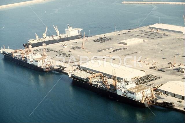 Several vehicle cargo ships of Maritime Pre-positioning Ship Squadron 1 offload cargo during Operation Desert Shield.. Subject Operation/Series: DESERT SHIELD Base: Jubail Country: Saudi Arabia(SAU)