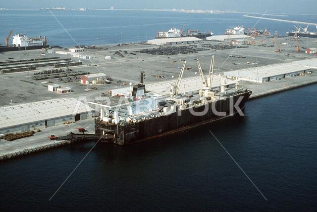 The vehicle cargo ship SGT. WILLIAM R. BUTTON (T-AK-3012) offloads cargo during Operation Desert Shield. The vessel is part of Maritime Pre-positioning Squadron 1.. Subject Operation/Series: DESERT SHIELD Base: Jubail Country: Saudi Arabia(SAU)