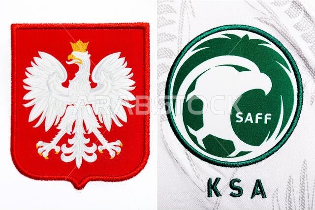 صورة مقرّبة لشعار المنتخب الوطني لكرة القدم على الطقم الأساسي. كأس العالم FIFA قطر 2022.