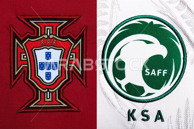 صورة مقرّبة لشعار المنتخب الوطني لكرة القدم على الطقم الأساسي. كأس العالم FIFA قطر 2022.
