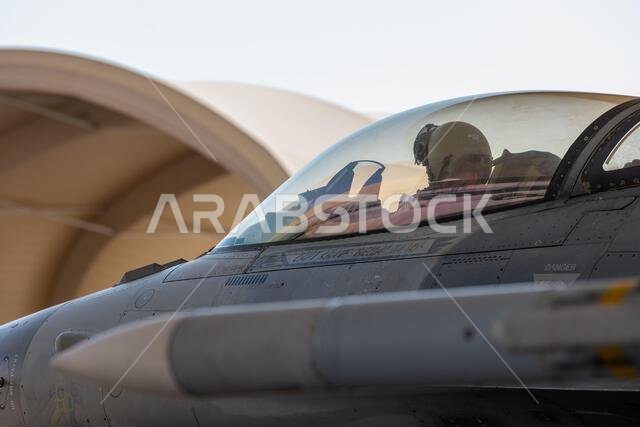 يقوم العقيد شون بيلامي، مدير الجناح الجوي الاستكشافي 378 (A/2,3,5) التابع لسلاح الجو الأمريكي، بإجراء فحوصات ما قبل الطيران لأنظمة طائرة إف-16 فايتينغ فالكون، قبل إقلاعها من قاعدة الأمير سلطان الجوية بالمملكة العربية السعودية، في 14 نوفمبر 2022. وتلعب طائرات إف-16 هذه، المخصصة حاليًا للسرب المقاتل الاستكشافي 77، دورًا رئيسيًا في دعم مهمة الجناح الجوي الاستكشافي 378 المتمثلة في دعم القوات المشتركة وقوات الشركاء والدفاع عنها من خلال نشر القوة الجوية القتالية لدعم خطط وعمليات المسرح العملياتي. يقوم العقيد شون بيلامي، مدير الجناح الجوي الاستكشافي 378 (A/2,3,5) التابع لسلاح الجو الأمريكي، بإجراء فحوصات ما قبل الطيران لأنظمة طائرة إف-16 فايتينغ فالكون، قبل إقلاعها من قاعدة الأمير سلطان الجوية بالمملكة العربية السعودية، في 14 نوفمبر 2022. وتلعب طائرات إف-16 هذه، المخصصة حاليًا للسرب المقاتل الاستكشافي 77، دورًا رئيسيًا في دعم مهمة الجناح الجوي الاستكشافي 378 المتمثلة في دعم القوات المشتركة وقوات الشركاء والدفاع عنها من خلال نشر القوة الجوية القتالية لدعم خطط وعمليات المسرح العملياتي.