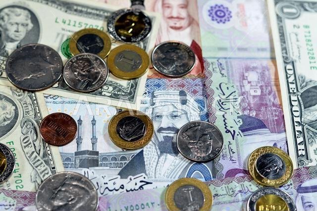 خلفية عن العملات النقدية الأمريكية (الأوراق النقدية والعملات المعدنية) مقارنةً بالعملات السعودية (الأوراق النقدية والعملات المعدنية)، وسعر صرف العملات السعودية والأمريكية خلفية عن العملات النقدية الأمريكية (الأوراق النقدية والعملات المعدنية) مقارنةً بالعملات السعودية (الأوراق النقدية والعملات المعدنية)، وسعر صرف العملات السعودية والأمريكية