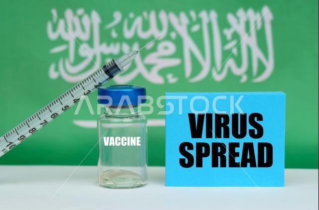 مفهوم طبي. لقاح، حقنة، ولوحة زرقاء مكتوب عليها "انتشار الفيروس". في الخلفية علم المملكة العربية السعودية مفهوم طبي. لقاح، حقنة، ولوحة زرقاء مكتوب عليها "انتشار الفيروس". في الخلفية علم المملكة العربية السعودية
