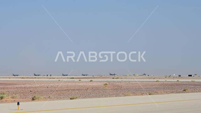 طائرات إف-16 فايتينغ فالكون التابعة لسلاح الجو الأمريكي، والمخصصة للسرب المقاتل الاستكشافي 79، تتحرك على المدرج قبل الإقلاع من قاعدة الأمير سلطان الجوية، المملكة العربية السعودية، في 24 أكتوبر 2022. خلال فترة انتشارها، قام سرب "النمور" التابع للسرب المقاتل الاستكشافي 79 بنشر القوة الجوية القتالية في منطقة مسؤولية القيادة المركزية الأمريكية، ودعم الأفراد، وأظهر قوة التحالف الجوية لتعزيز الأمن الإقليمي. الجناح الجوي الاستكشافي 378، السرب المقاتل الاستكشافي 79، قيادة القتال الجوي، إف- طائرات إف-16 فايتينغ فالكون التابعة لسلاح الجو الأمريكي، والمخصصة للسرب المقاتل الاستكشافي 79، تتحرك على المدرج قبل الإقلاع من قاعدة الأمير سلطان الجوية، المملكة العربية السعودية، في 24 أكتوبر 2022. خلال فترة انتشارها، قام سرب "النمور" التابع للسرب المقاتل الاستكشافي 79 بنشر القوة الجوية القتالية في منطقة مسؤولية القيادة المركزية الأمريكية، ودعم الأفراد، وأظهر قوة التحالف الجوية لتعزيز الأمن الإقليمي. الجناح الجوي الاستكشافي 378، السرب المقاتل الاستكشافي 79، قيادة القتال الجوي، إف-