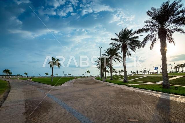 منظر صباحي لحديقة كورنيش الخبر. مدينة الخبر، المملكة العربية السعودية.
