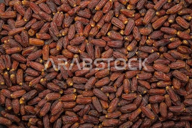من ثمار تمور المدينة المنورة المملكة العربية السعودية عجوة صقعي صفاوي مجدول لبانا مبروم خضري عنبرة من ثمار تمور المدينة المنورة المملكة العربية السعودية عجوة صقعي صفاوي مجدول لبانا مبروم خضري عنبرة