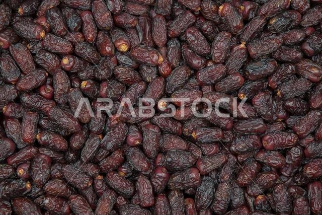 من ثمار تمور المدينة المنورة المملكة العربية السعودية عجوة صقعي صفاوي مجدول لبانا مبروم خضري عنبرة من ثمار تمور المدينة المنورة المملكة العربية السعودية عجوة صقعي صفاوي مجدول لبانا مبروم خضري عنبرة