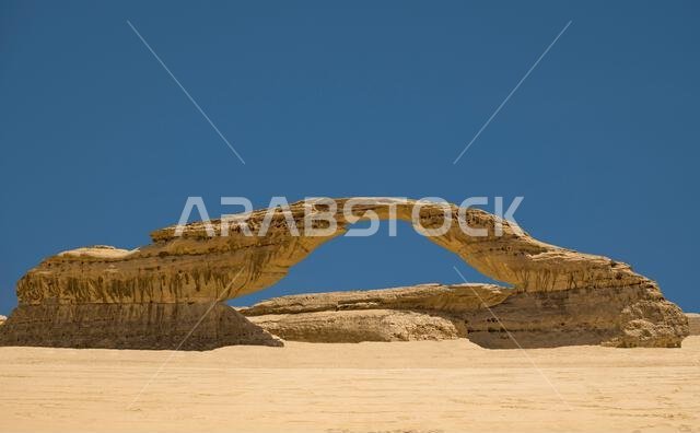 قوس قزح الصخري بالقرب من العلا، السعودية