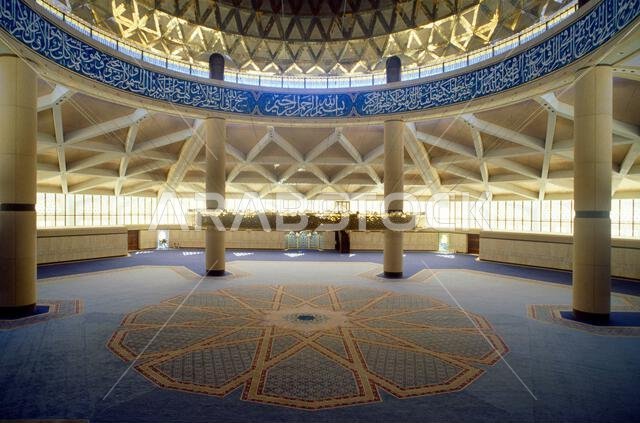 جدة، المملكة العربية السعودية، مطار الملك عبد العزيز الدولي (KAIA)، مسجد المطار (من الداخل)