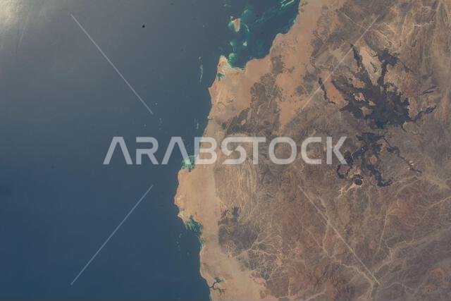 تم التقاط منطقة الحجاز على طول ساحل البحر الأحمر، شمال غرب المدينة المنورة في المملكة العربية السعودية، من محطة الفضاء الدولية على ارتفاع 257 ميلاً.