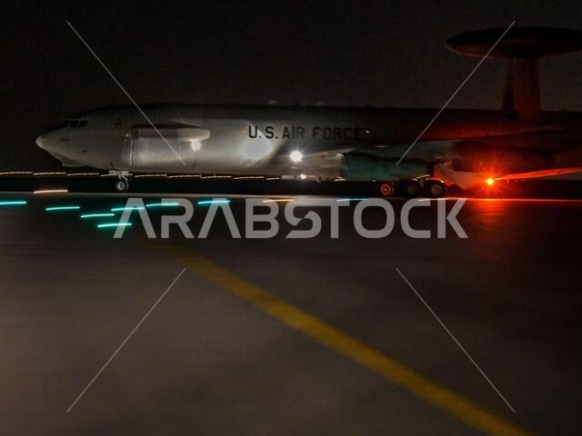 هبطت طائرة استطلاع من طراز E-3 سينتري تابعة لسلاح الجو الأمريكي، والمخصصة للسرب 968 للاستطلاع الجوي والتحكم الجوي، في قاعدة الأمير سلطان الجوية بالمملكة العربية السعودية، في 23 سبتمبر 2022. وكانت هذه آخر طلعة جوية للسرب 968 في منطقة مسؤولية القيادة المركزية للقوات الجوية الأمريكية حتى إعادة تفعيله. وأقيم حفل إنهاء خدمة السرب 968 للاستطلاع الجوي والتحكم الجوي في 29 سبتمبر 2022. وقد أنجزت طائرات "بانثرز" مهمتها بنجاح، وستعود مجدداً عند الحاجة. (صورة من سلاح الجو الأمريكي، بعدسة الرقيب أول نوح ج. ت هبطت طائرة استطلاع من طراز E-3 سينتري تابعة لسلاح الجو الأمريكي، والمخصصة للسرب 968 للاستطلاع الجوي والتحكم الجوي، في قاعدة الأمير سلطان الجوية بالمملكة العربية السعودية، في 23 سبتمبر 2022. وكانت هذه آخر طلعة جوية للسرب 968 في منطقة مسؤولية القيادة المركزية للقوات الجوية الأمريكية حتى إعادة تفعيله. وأقيم حفل إنهاء خدمة السرب 968 للاستطلاع الجوي والتحكم الجوي في 29 سبتمبر 2022. وقد أنجزت طائرات "بانثرز" مهمتها بنجاح، وستعود مجدداً عند الحاجة. (صورة من سلاح الجو الأمريكي، بعدسة الرقيب أول نوح ج. ت