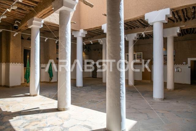 فناء المتحف الوطني الداخلي ذو الأعمدة، الرياض، المملكة العربية السعودية