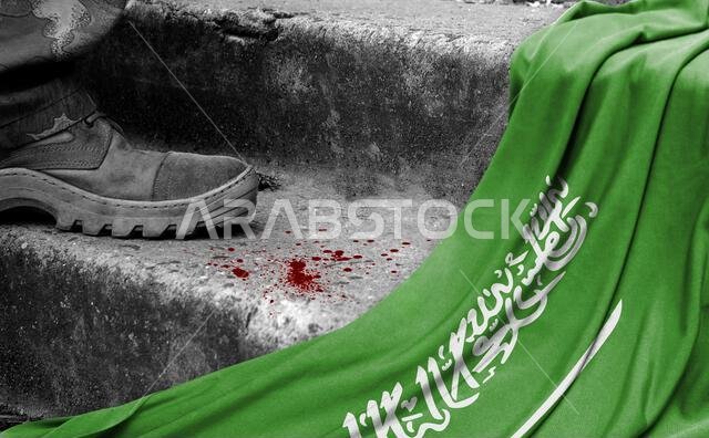 يقف ساق العسكري على الدرجة بجوار علم المملكة العربية السعودية، وهو مفهوم الصراع العسكري