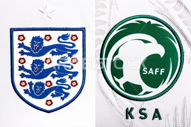 صورة مقرّبة لشعار المنتخب الوطني لكرة القدم على الطقم الأساسي. كأس العالم FIFA قطر 2022.
